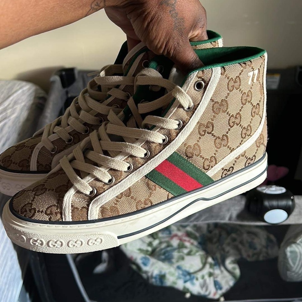 Sneakers worn only twice